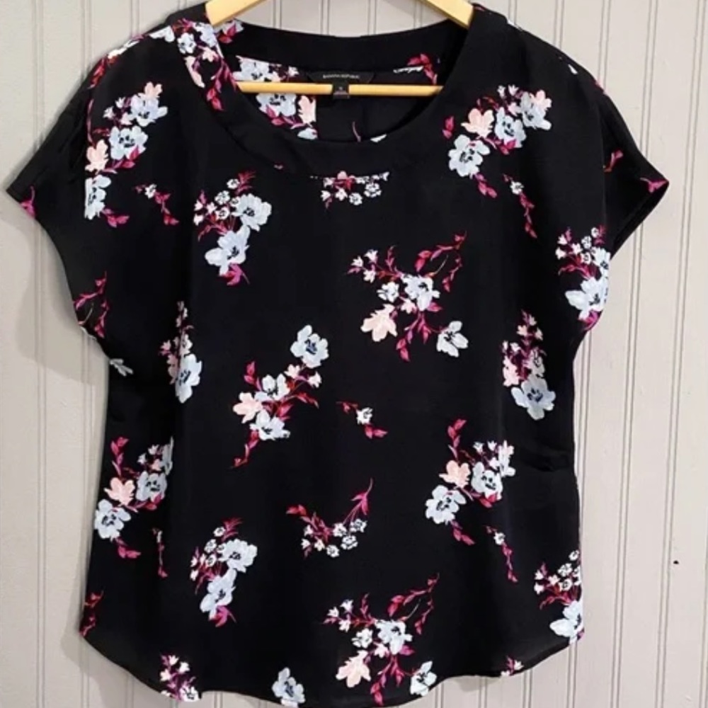 Banana Republic Semi sheer Floral blouse size small